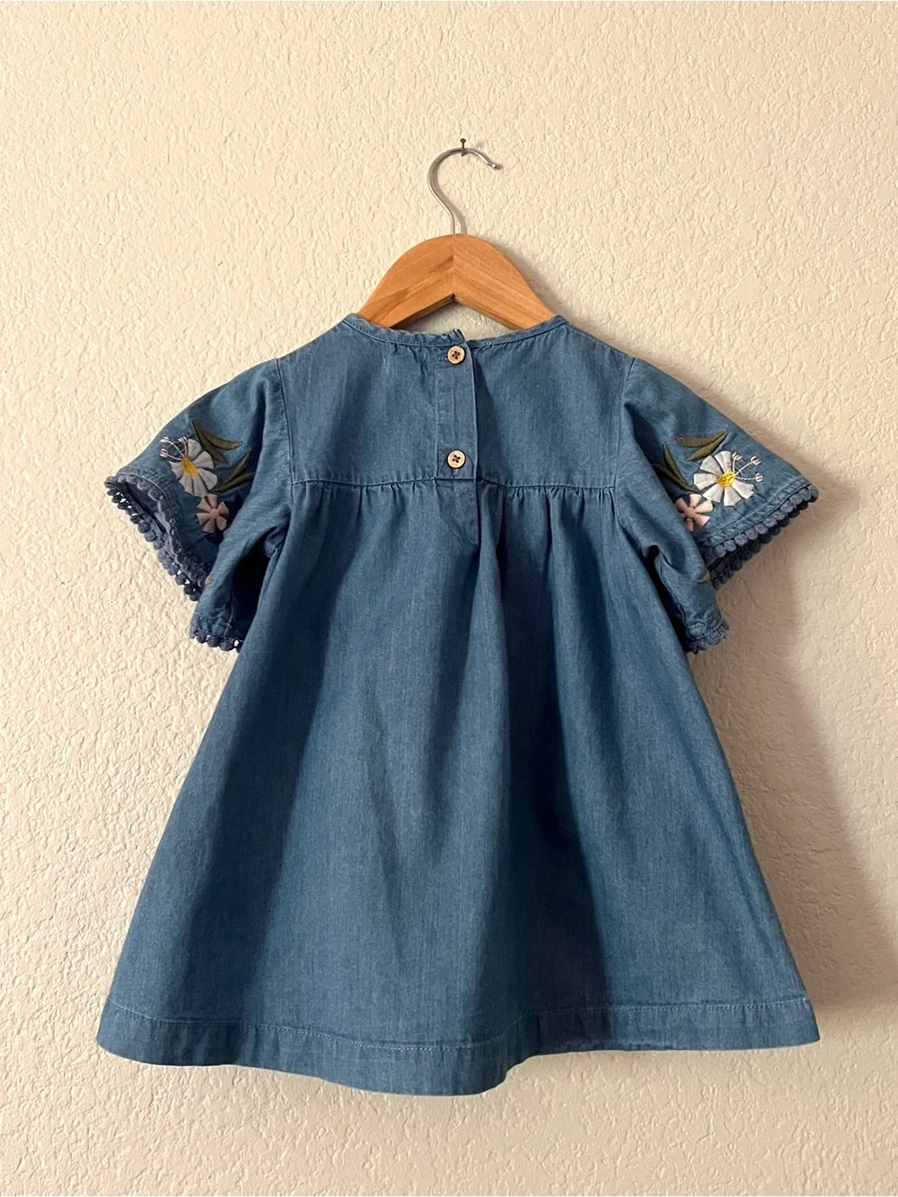 Mud Pie Le Jardin Chambray Dress Girls 2T Floral Embroidered Flutter Sleeve Boho